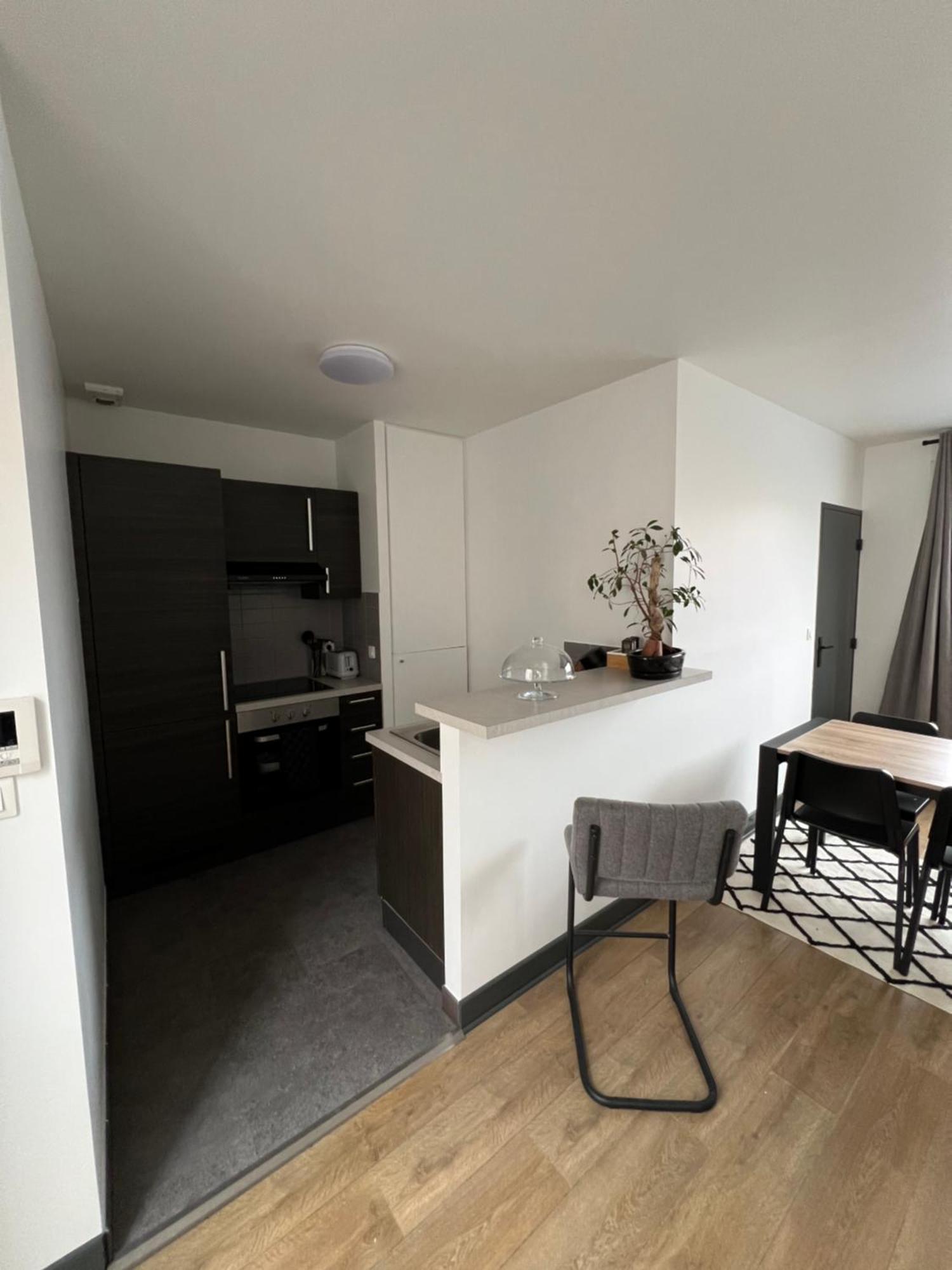 Apartament Hyper Centre A 80M Du Vieux Marche, T2 Calme Vue Sur Les Toits Rue Du Minage La Rochelle  Zewnętrze zdjęcie