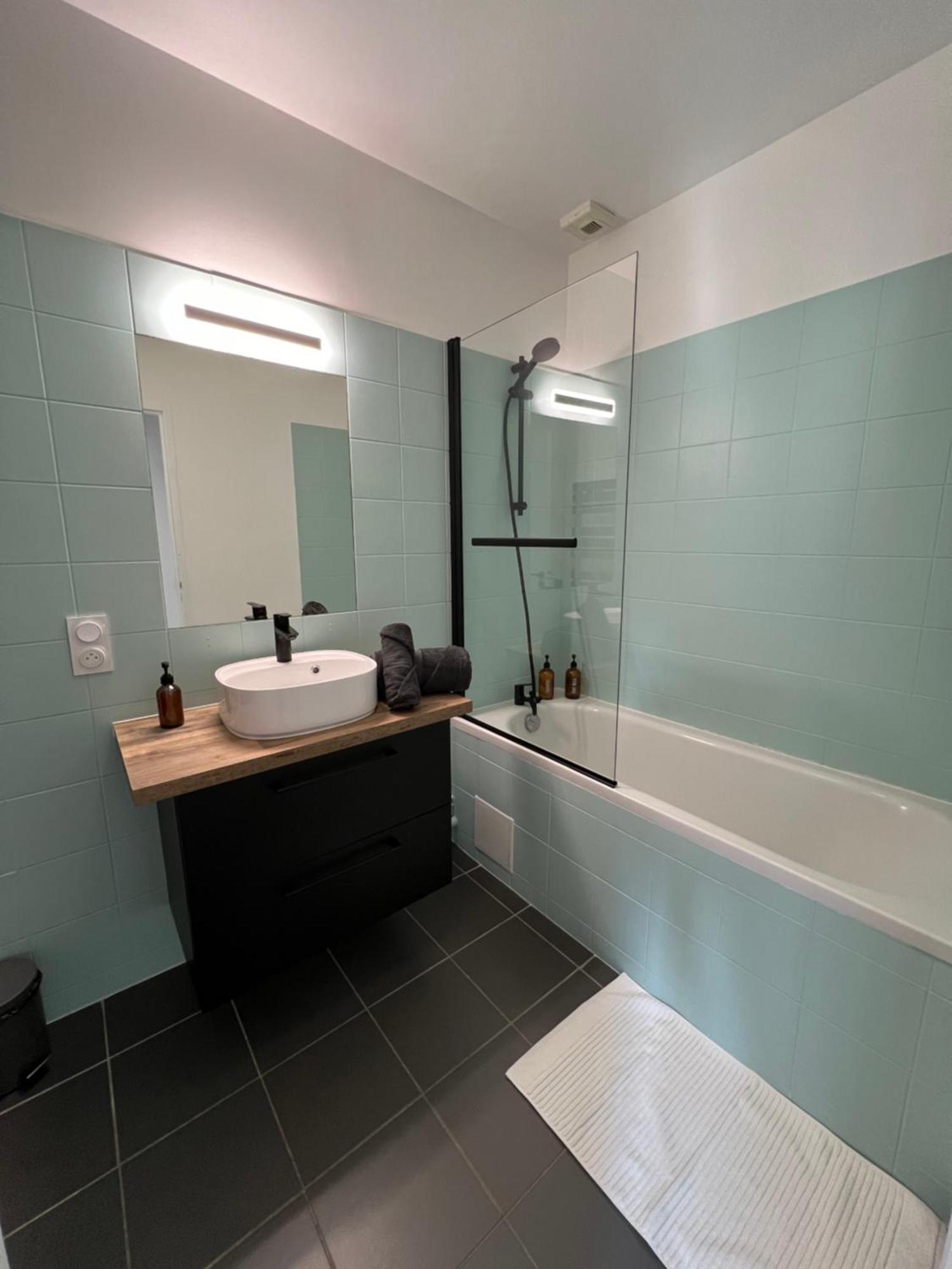 Apartament Hyper Centre A 80M Du Vieux Marche, T2 Calme Vue Sur Les Toits Rue Du Minage La Rochelle  Zewnętrze zdjęcie